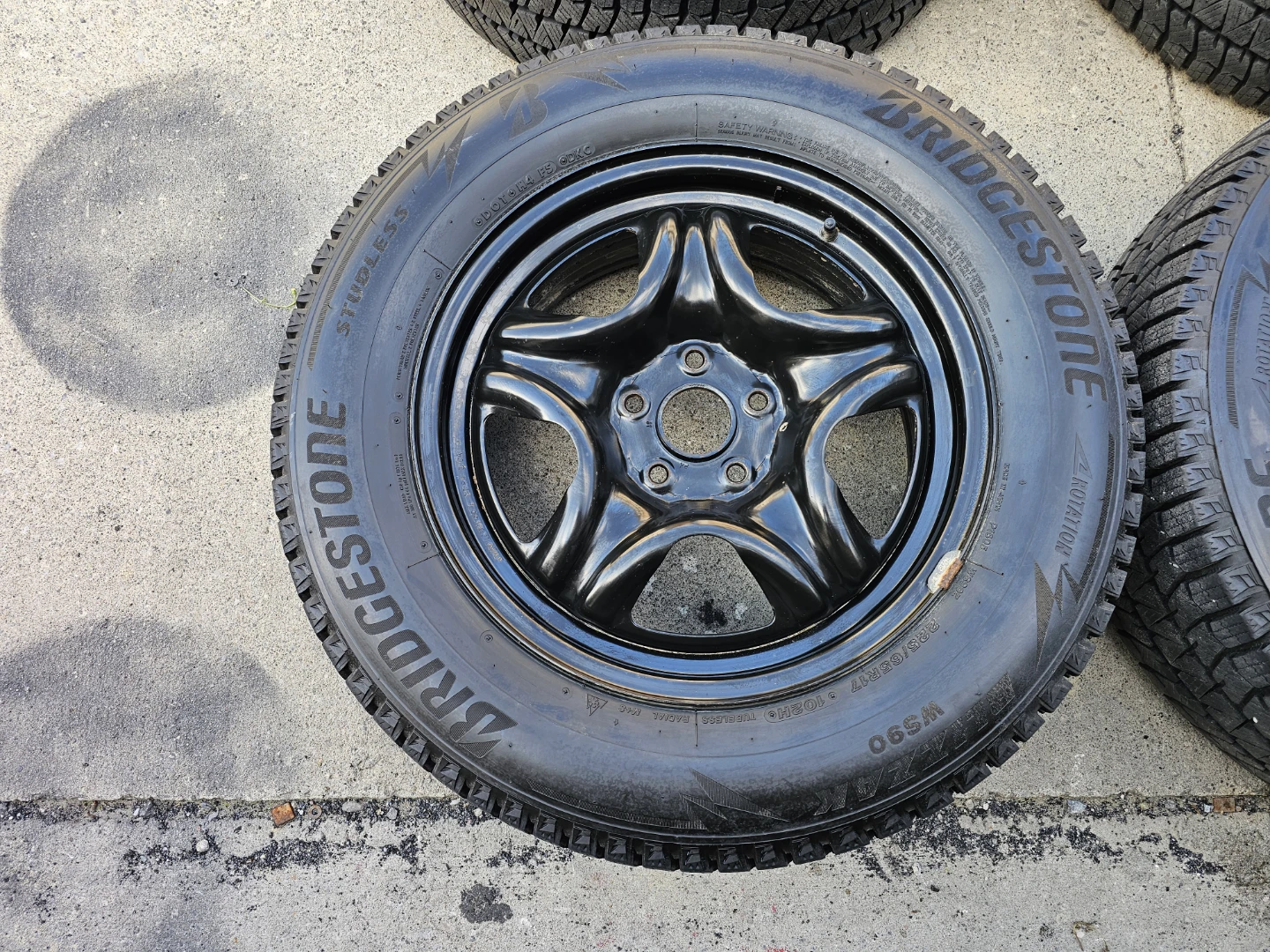 TOYOTA RAV4 WINTER TIRES ON STEEL RIMS 225/65 R17
