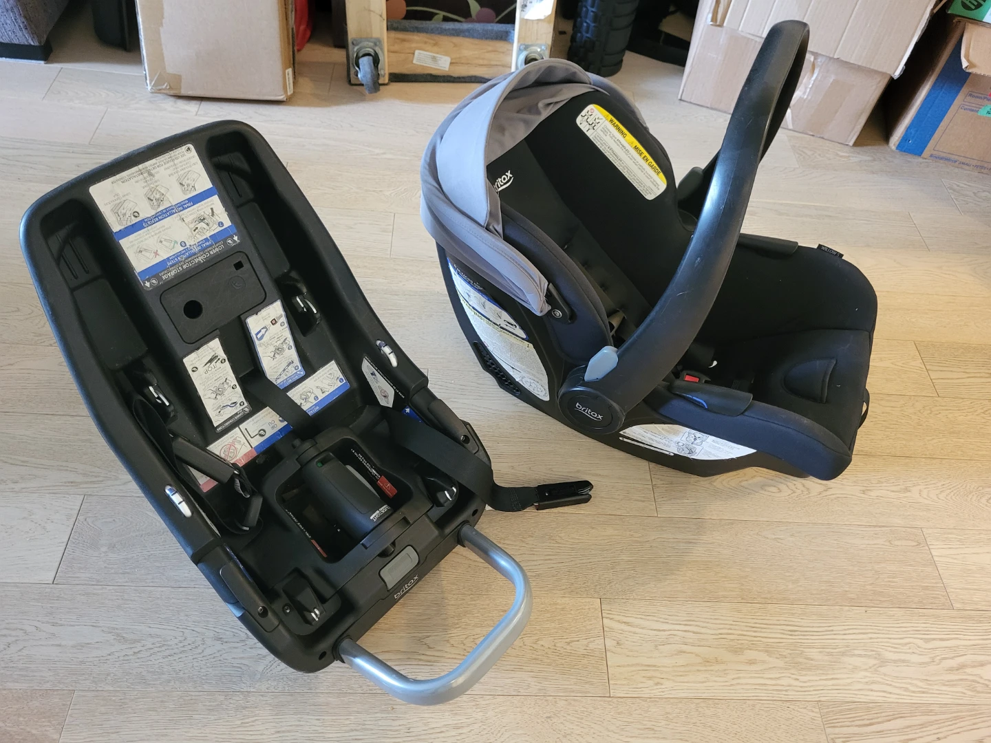 Britax Baby Car Seat with Base. - photo 2