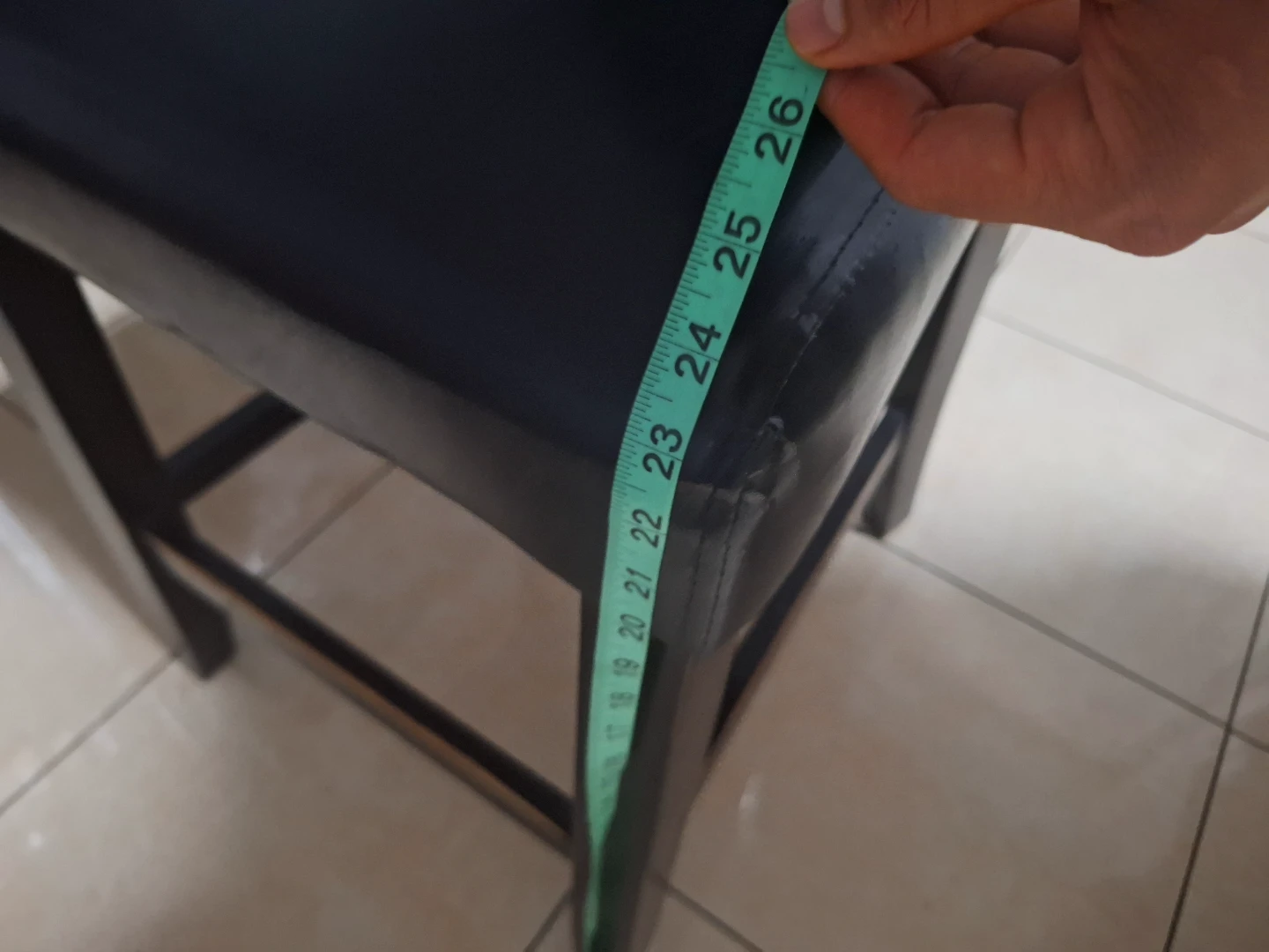4 sillas de piel sintética negra - photo 4