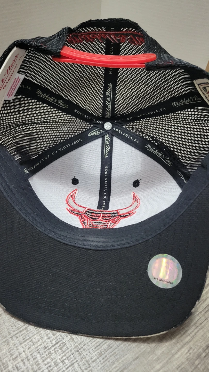 Mitchell & Ness Chicago Bulls Adjustable Fit Hat - photo 2
