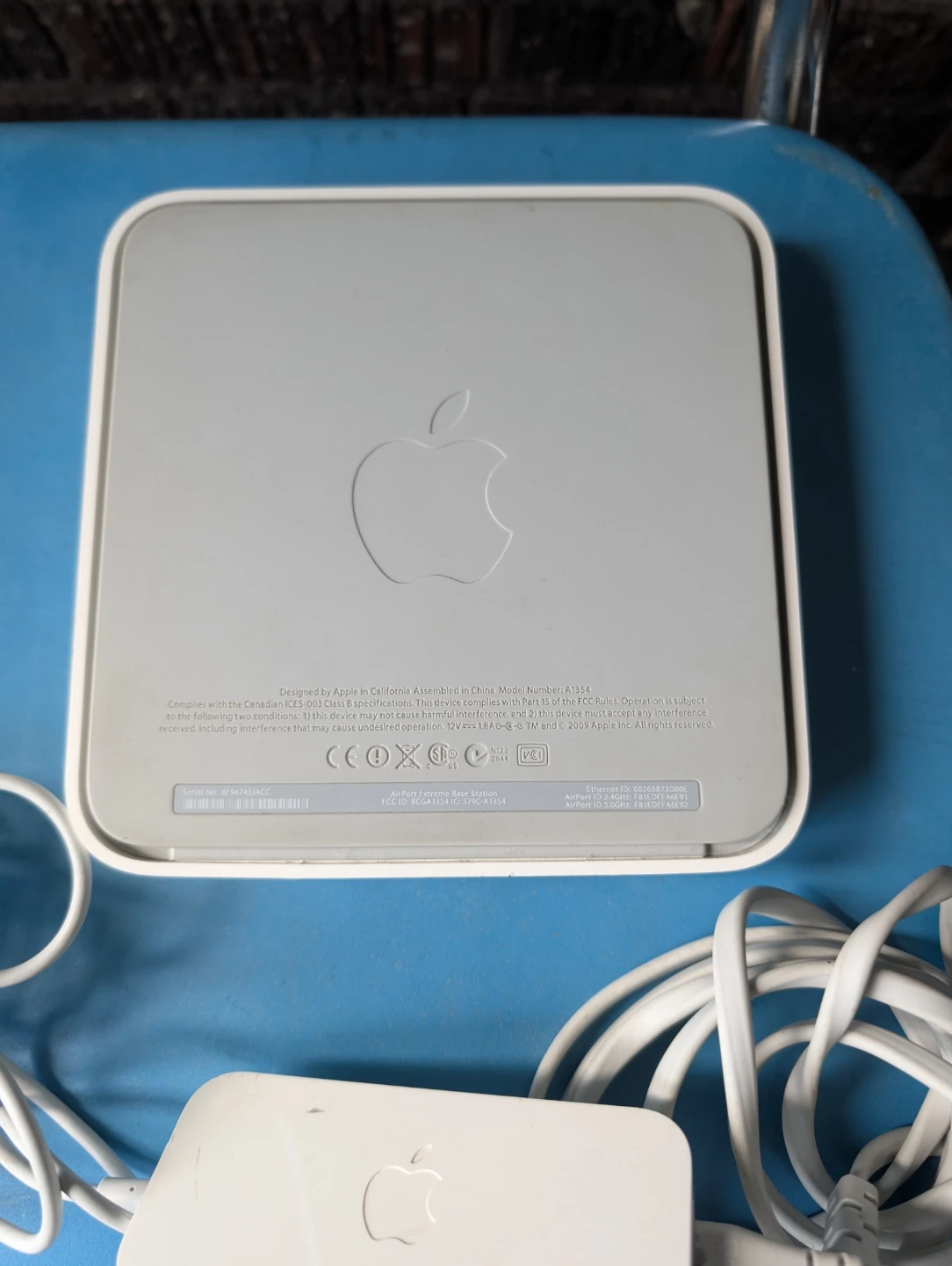 Apple Airport Extreme Base Station - photo 2