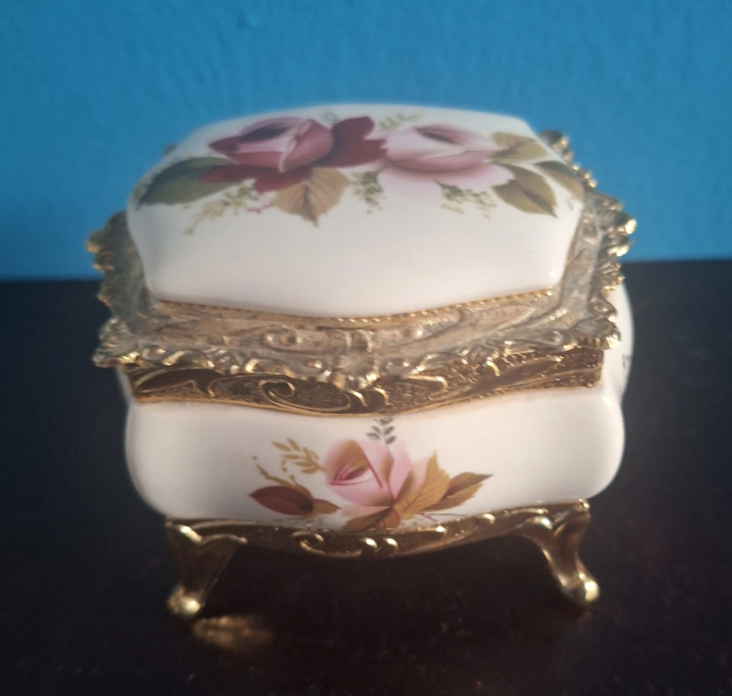 Vintage  1976 porcelain and brass Trinket Box