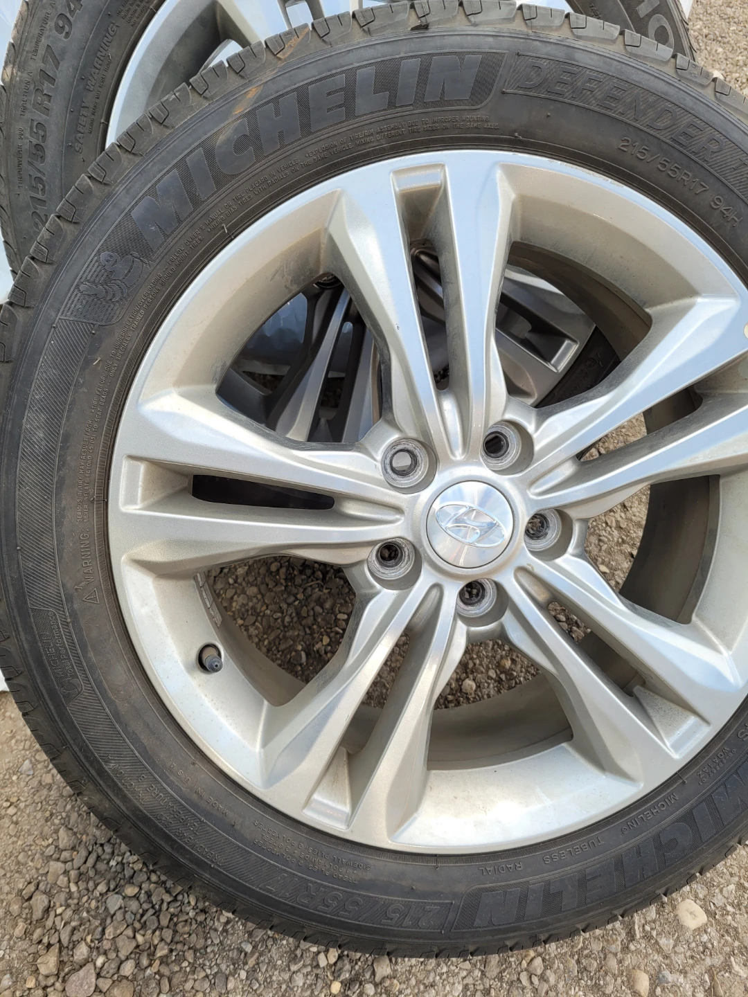Hyundai OEM 17" inch rims x 4 - with 3 tires ON