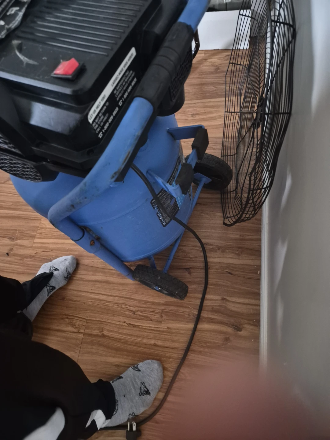 Mastercraft 10 Gallon Air Compressor - photo 3