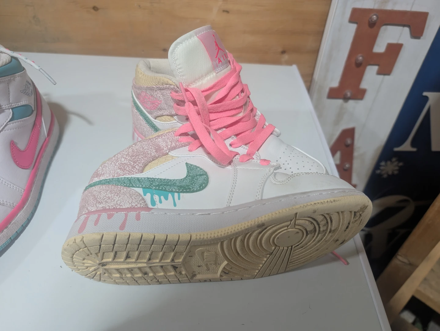 Air Jordan 1 Mid SE "Paint Drip / Ice Cream" GS – Youth Size 4 - photo 3