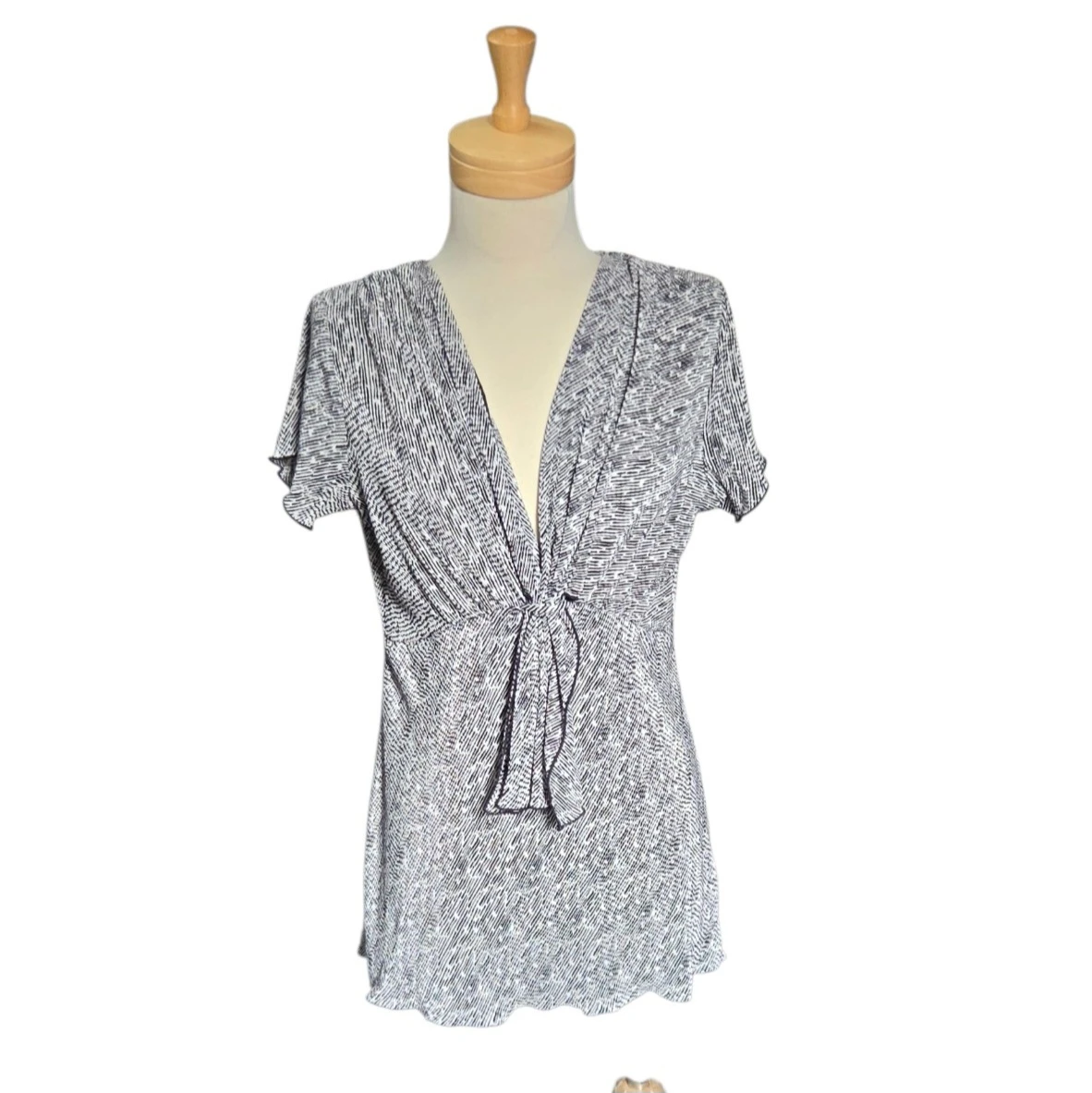 Women's Black & White Abstract Print Tunic Top