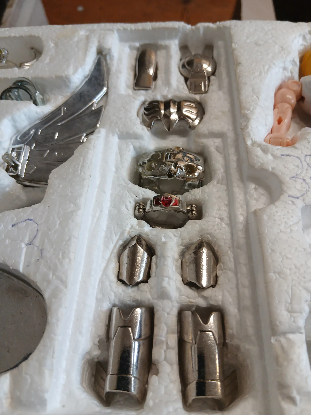 Action Figure with Armour Accessories - photo 3