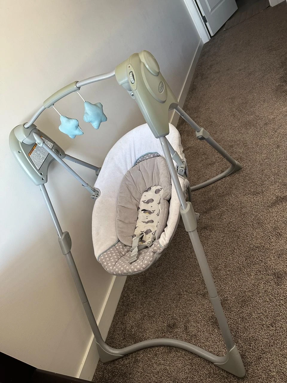 Graco Slim Spaces Compact Baby Swing