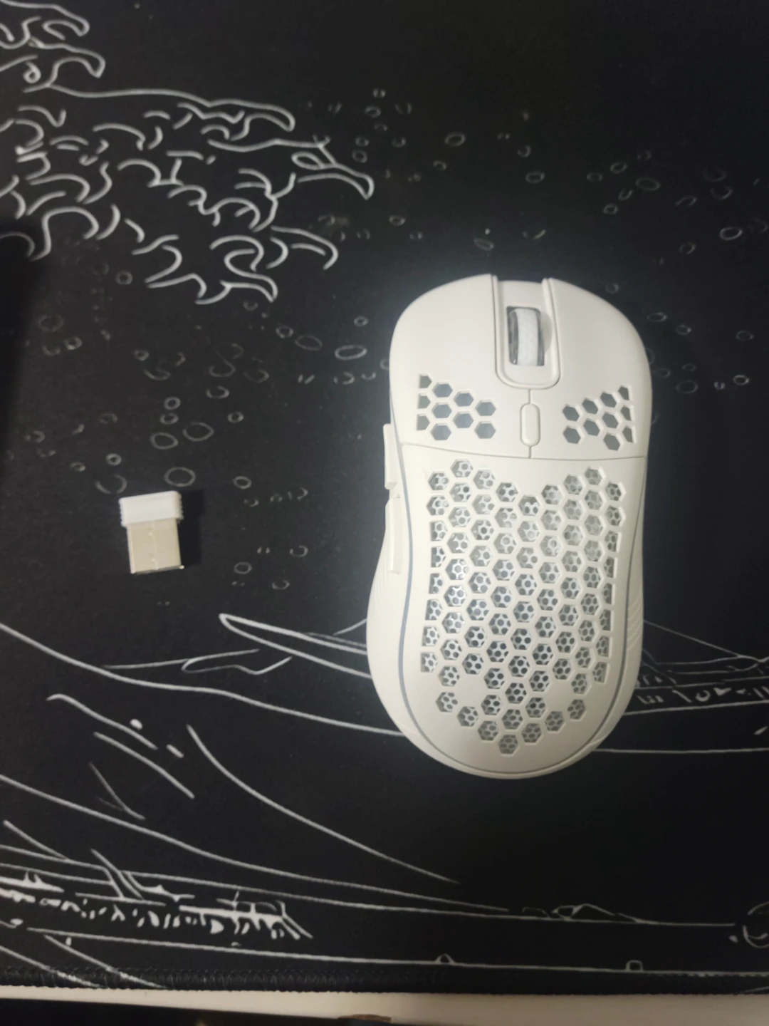 White Wireless Gaming Mouse with USB Dongle