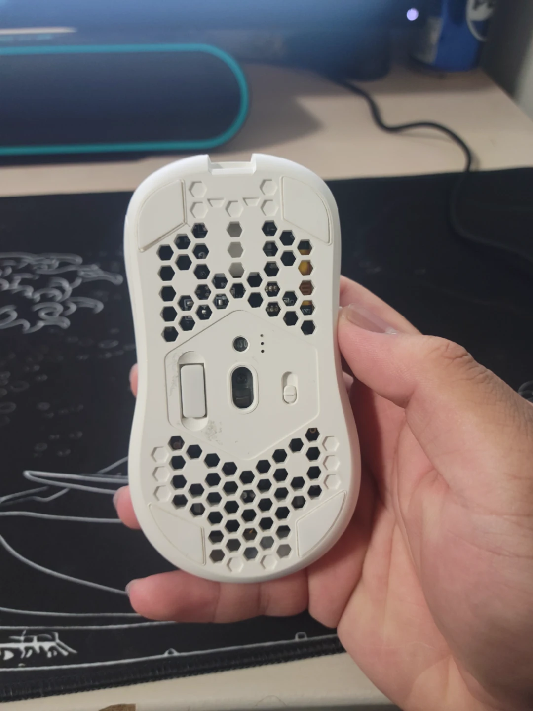 White Wireless Gaming Mouse with USB Dongle - photo 4