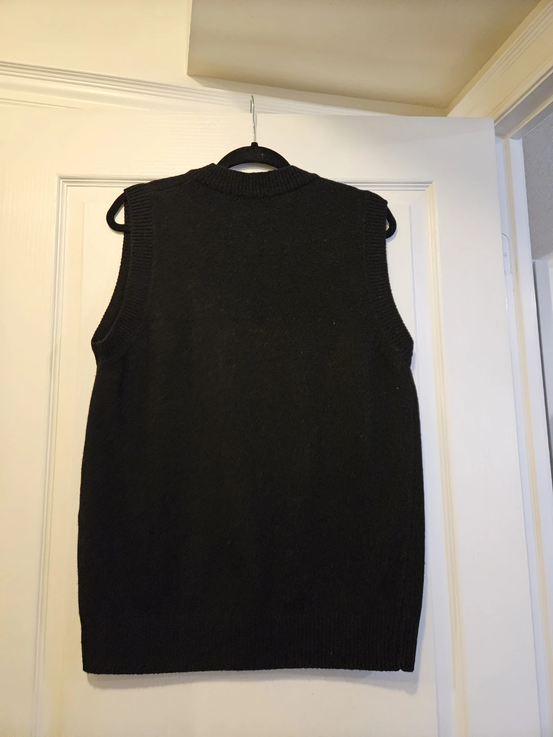Black Sleeveless Vest - photo 2