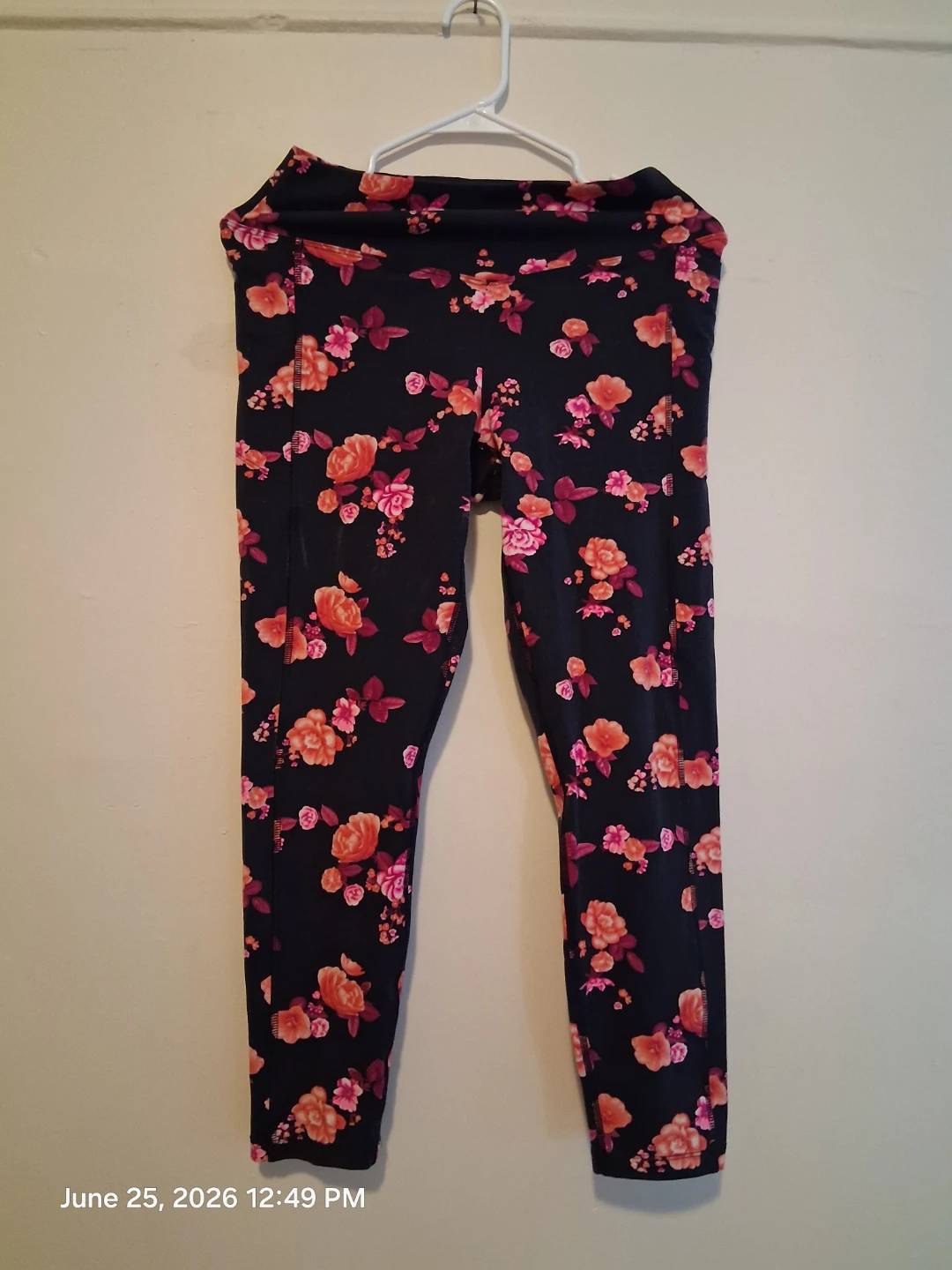 PINK Ultimate Floral Leggings Size M