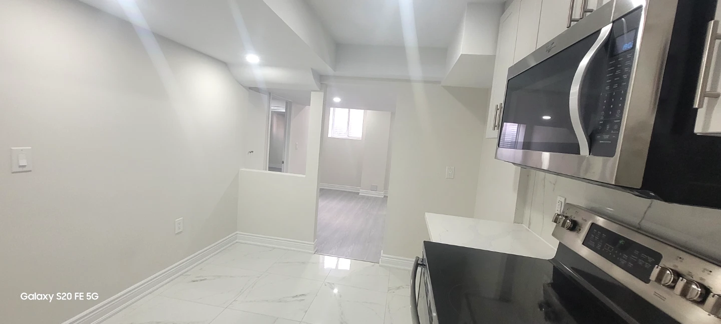 LEGAL 2 BEDROOM APARTMENT  FOR RENT OF LARGE DETACHED HOME - photo 4