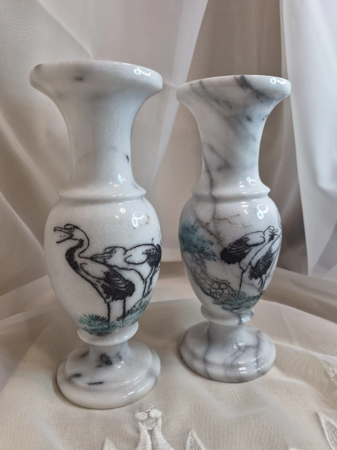 Pair of Vintage 8" Tall White Marble Stone Vases.. - photo 4