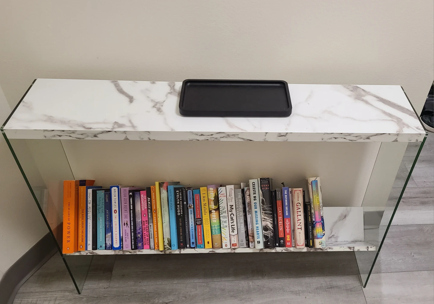 Entryway table bookshelf