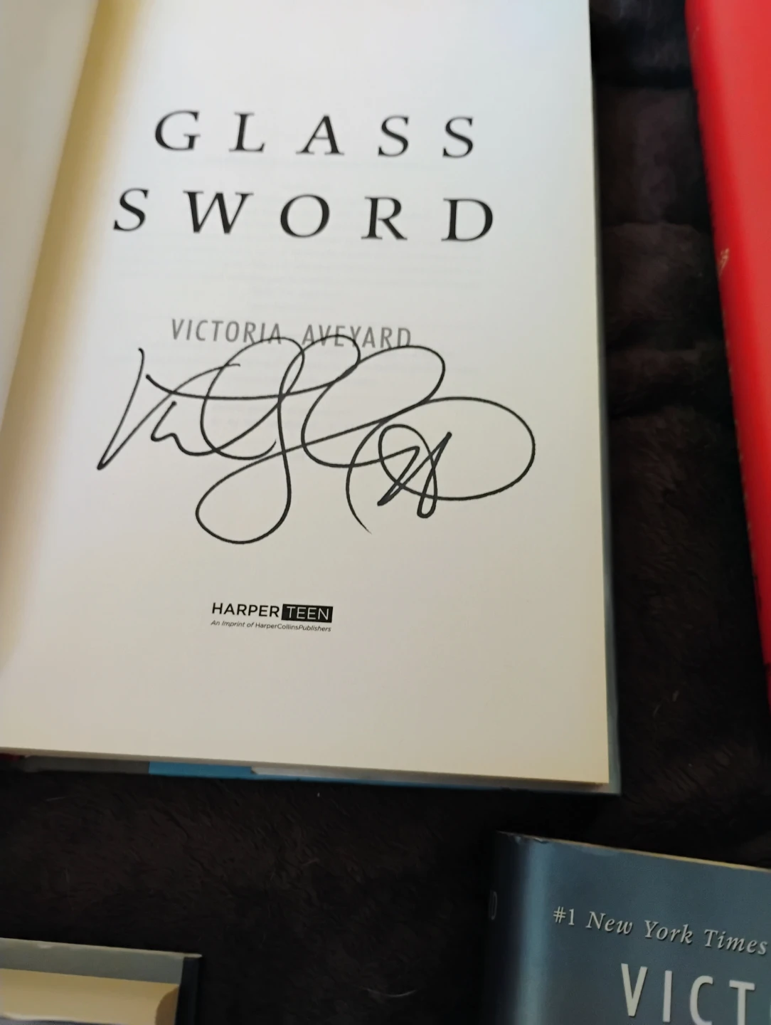 Signed Victoria Aveyard Red Queen Series Books - photo 3