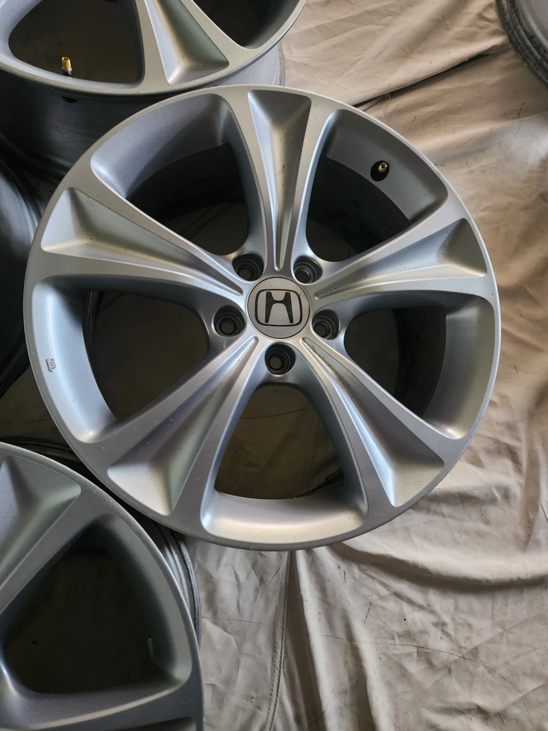 Original 18in Honda rims. - photo 3
