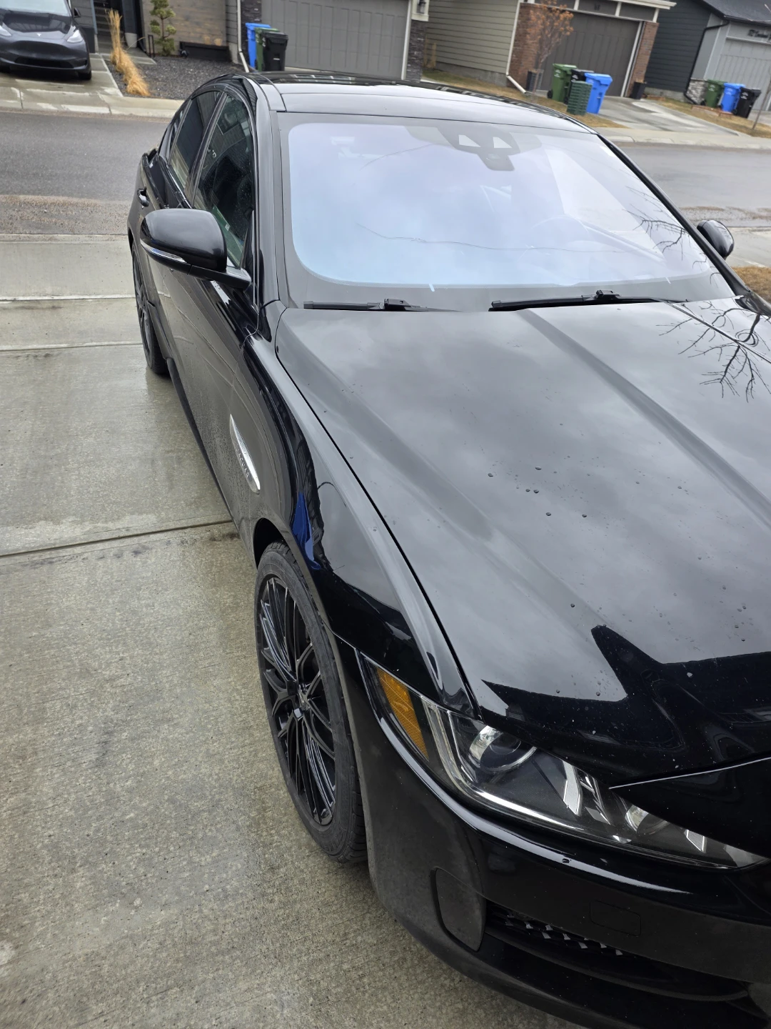 Black Jaguar XE 25T Sedan - photo 2