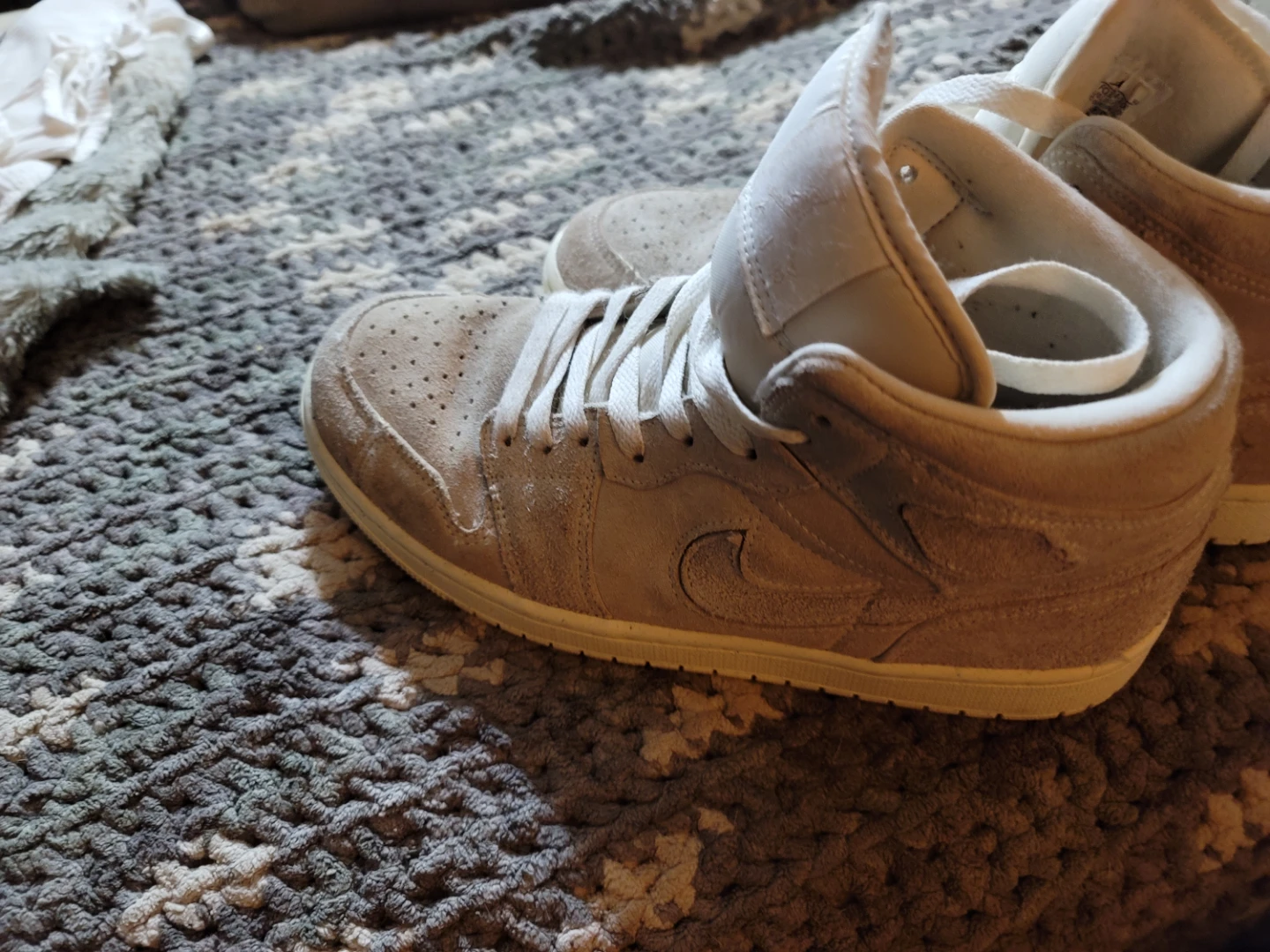 Nike Air Jordan 1 Mid Sneakers