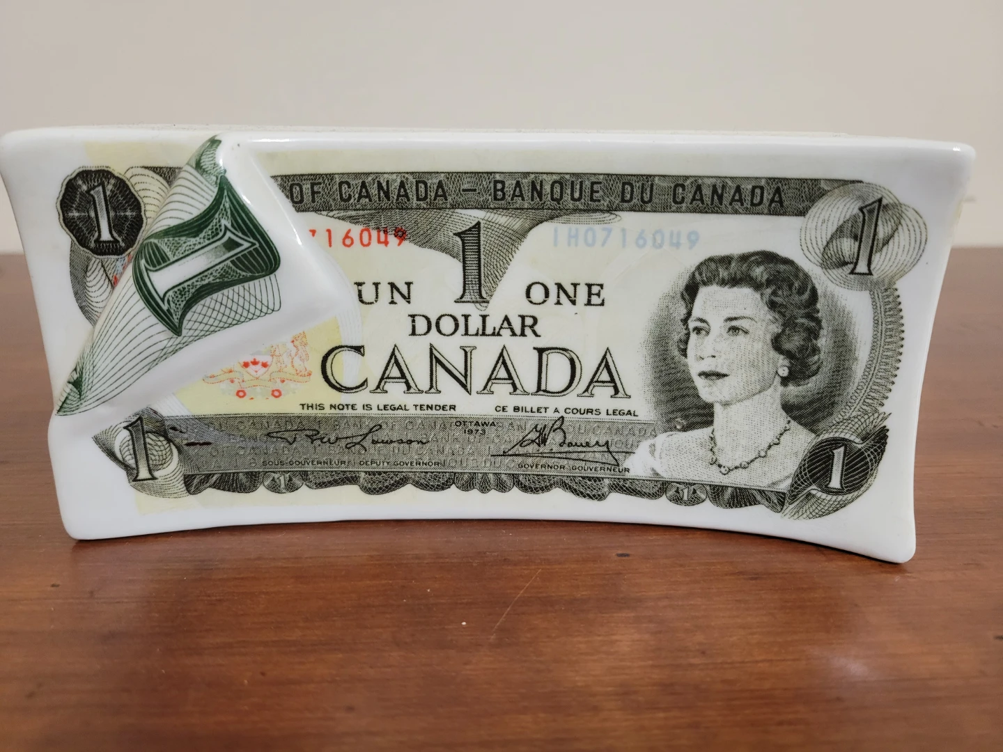 Canada One Dollar Bill Ceramic Piggy Bank - photo 2