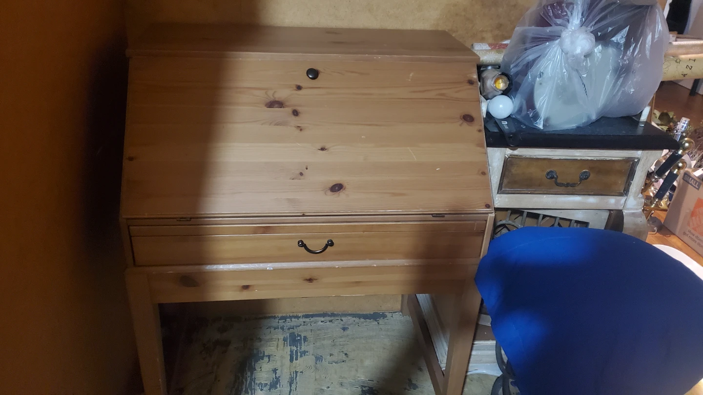 Computer desk
