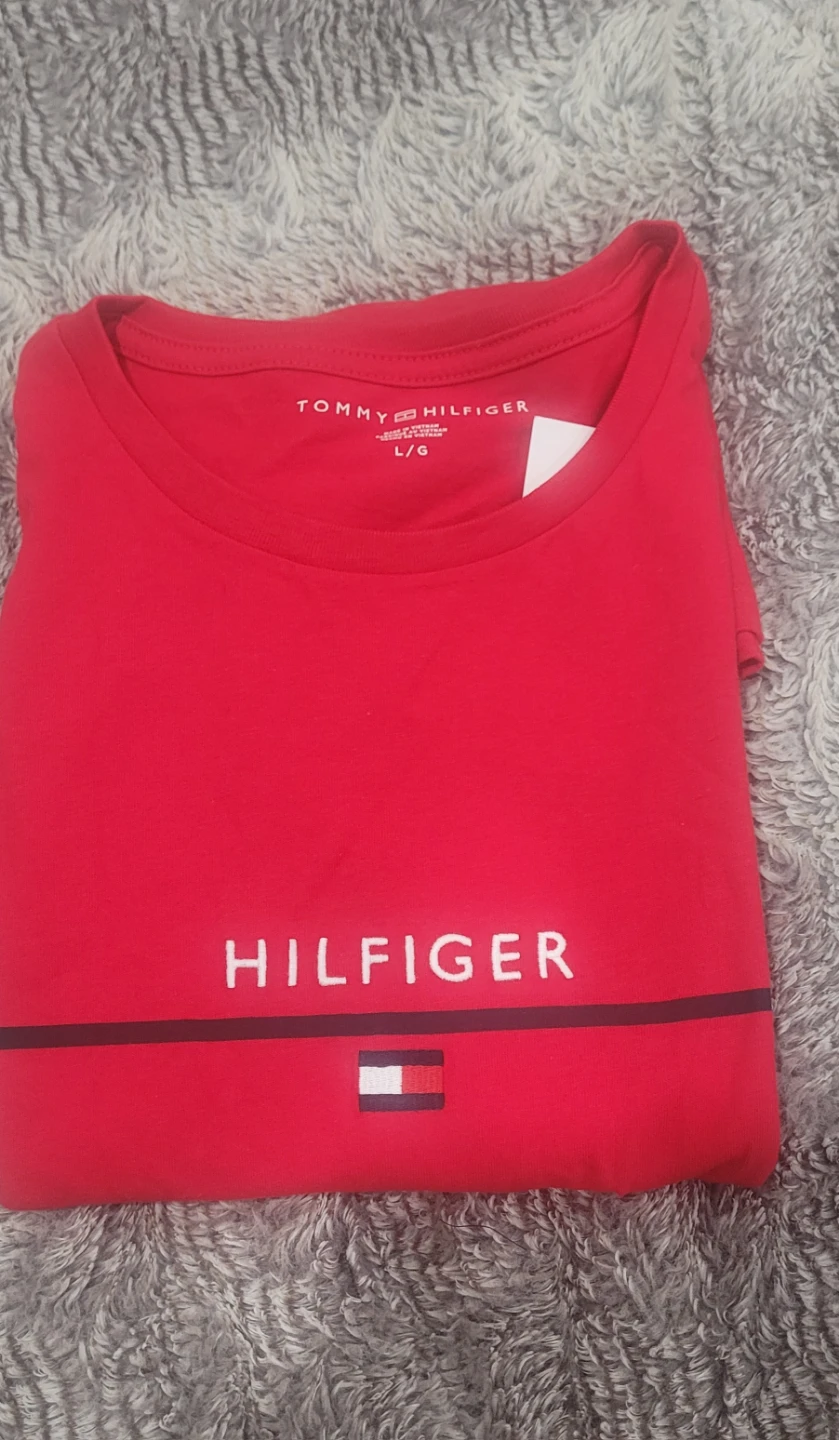 Tommy Hilfiger Red T-Shirt - Size L/G