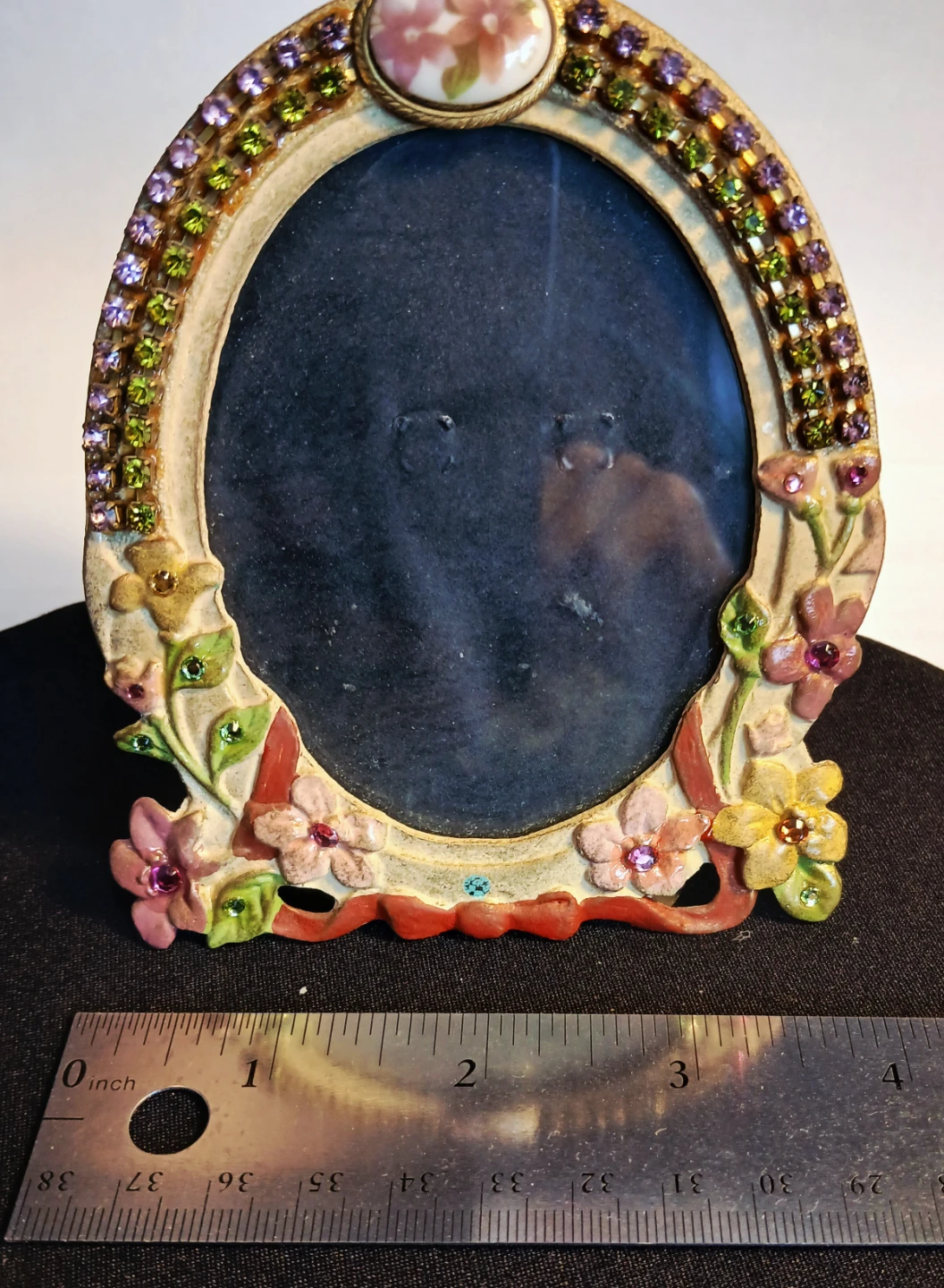Decorative Oval Photo Frame