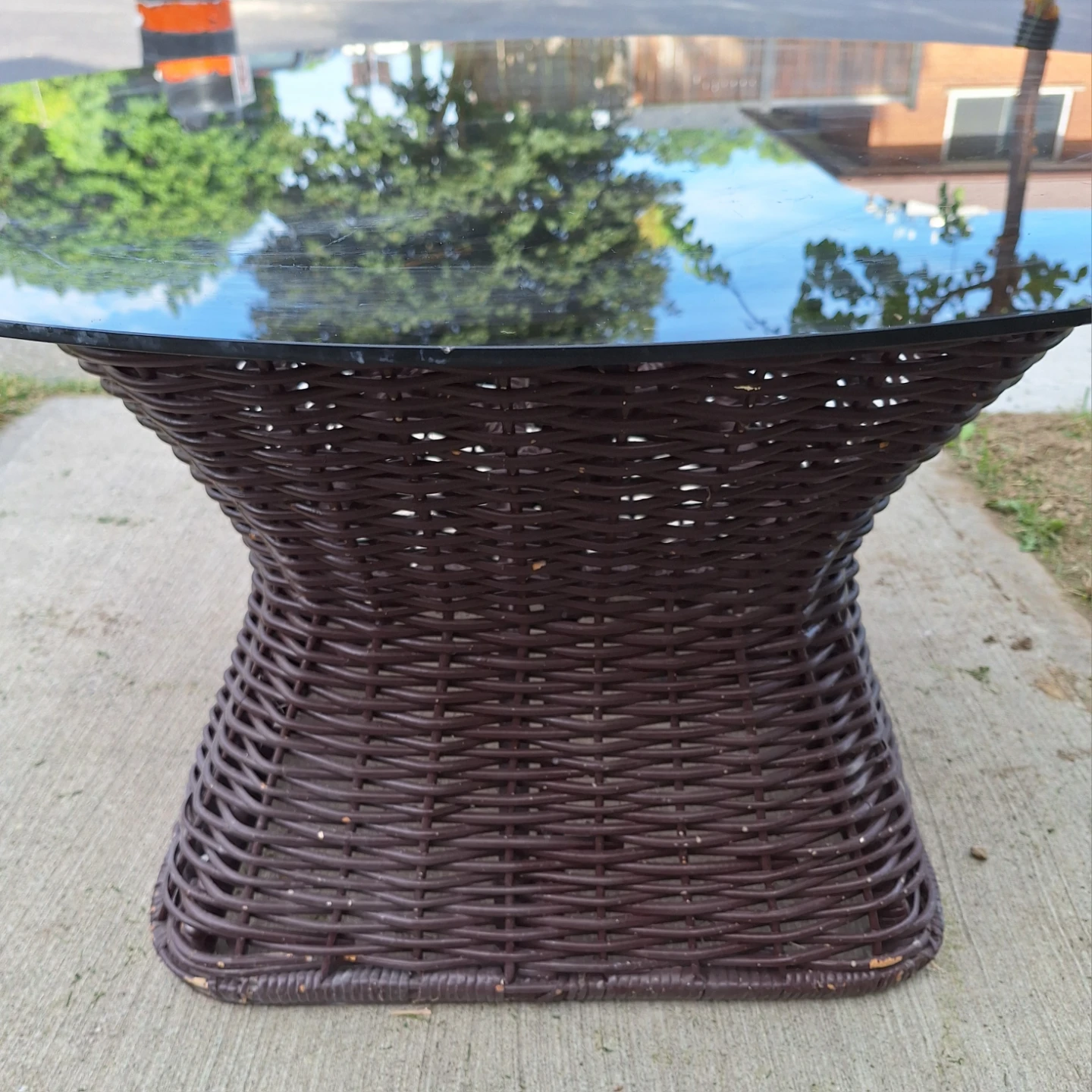 Round Glass Top Coffee Table with Wicker Base ⚽ - photo 3