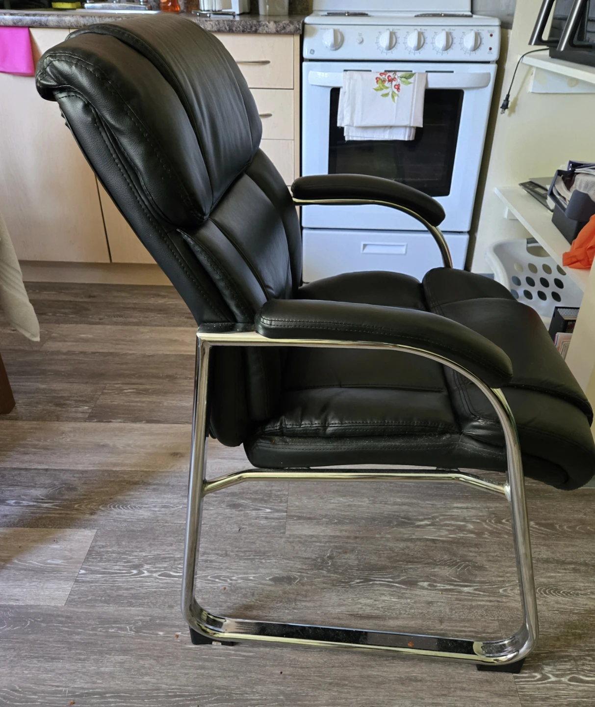 Black Executive Office Chair - photo 2