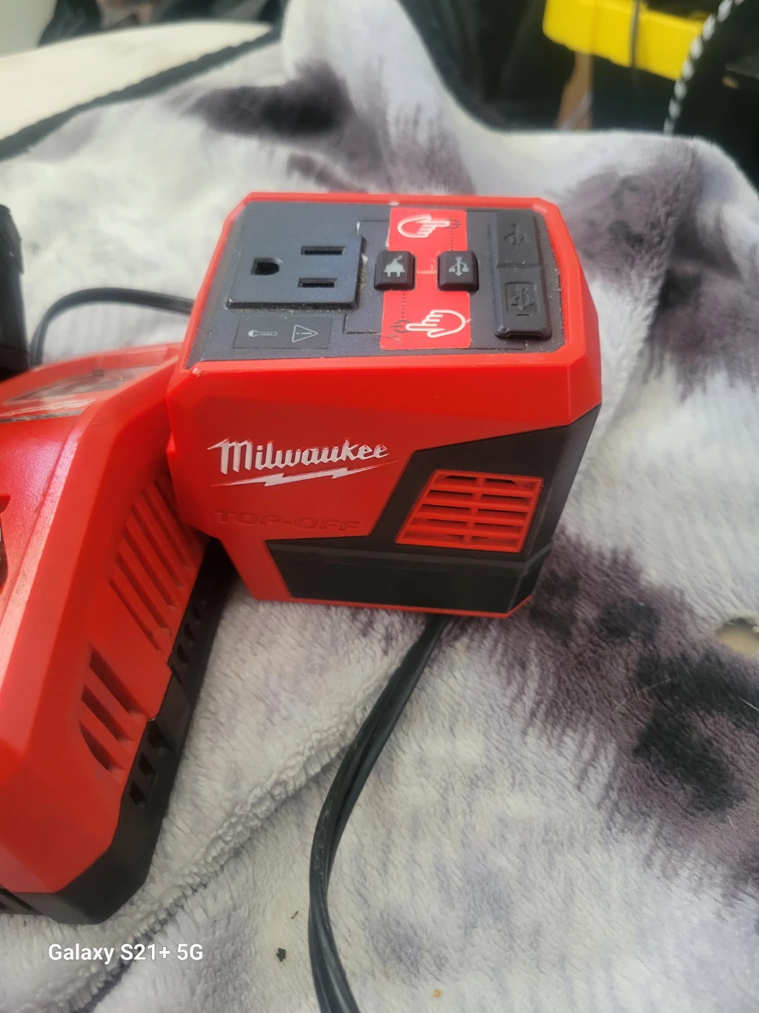 Milwaukee M18 Rapid Charger with Power Source - photo 3