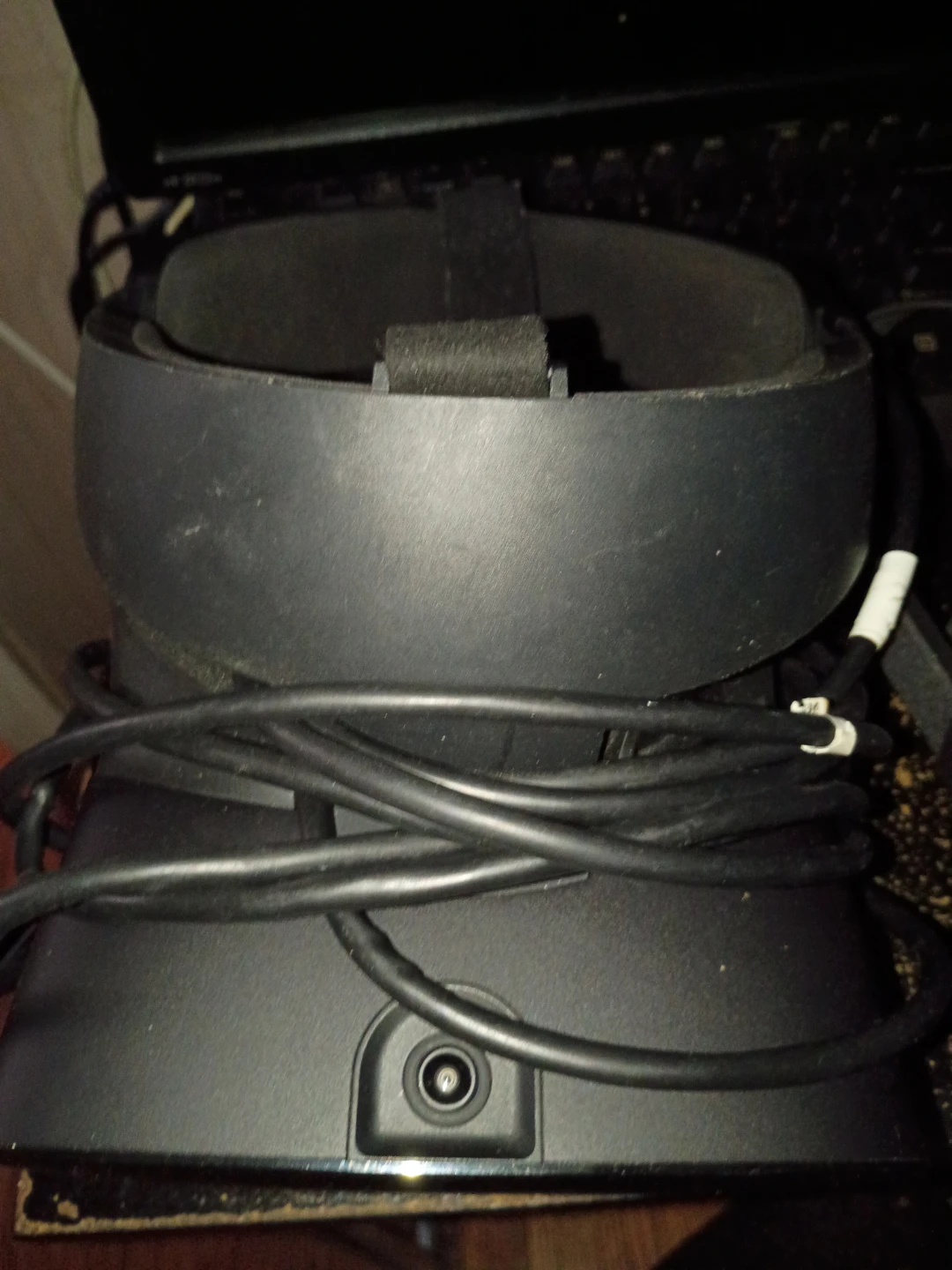 3 VR Headsets (Oculus Rift S, Quest 1 and 2)