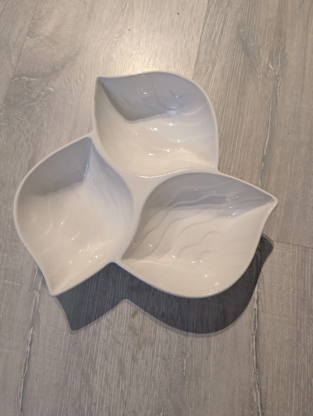 White Procelain Leaf Shaped Serving Dish