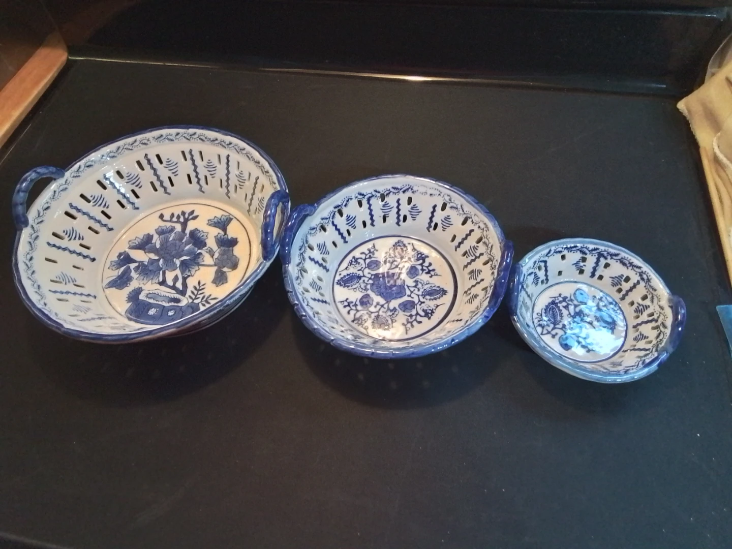 Vintage Marco Polo Blue & White Ceramic Nesting Fruit Colanders - photo 2