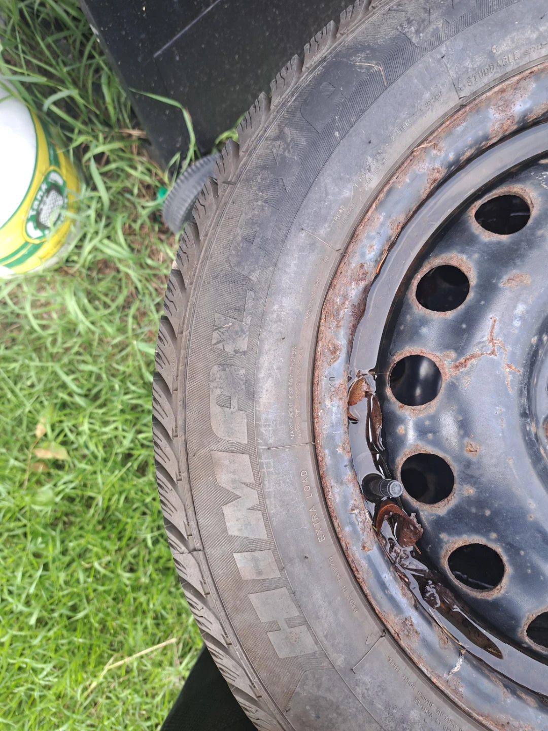 Four 195/60R15 XL Winter Tires on Rims - photo 3