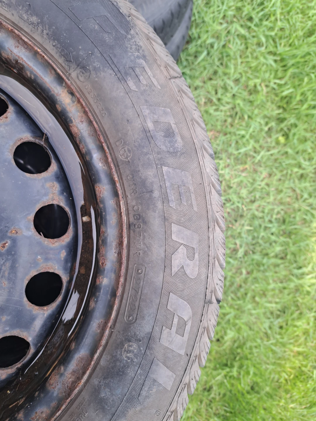 Four 195/60R15 XL Winter Tires on Rims - photo 4