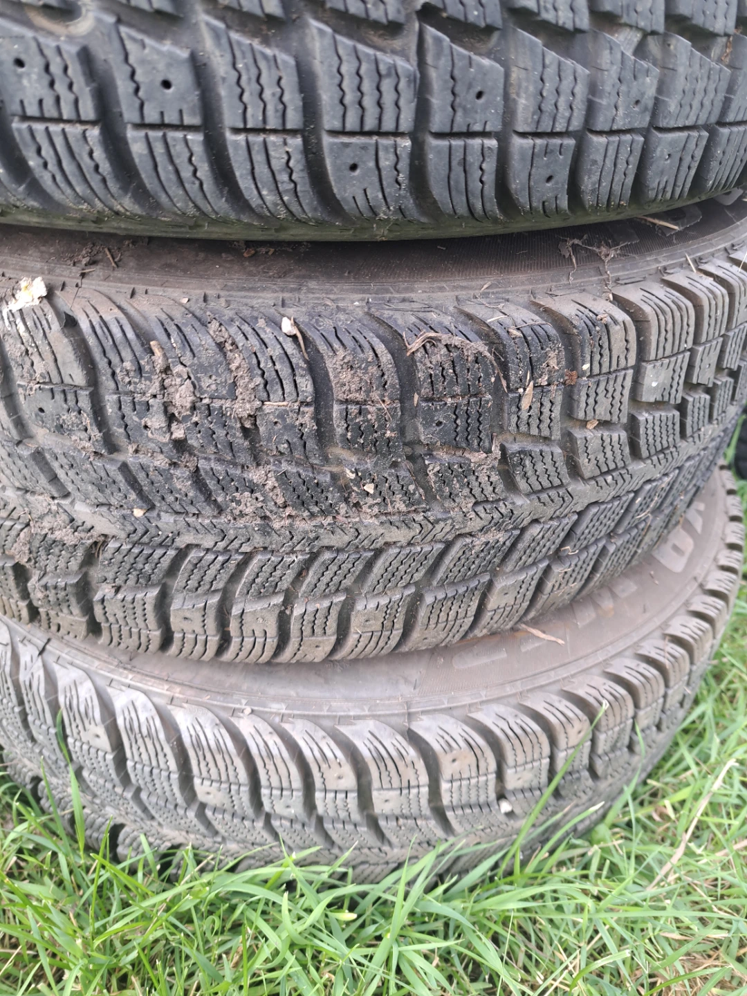 Four 195/60R15 XL Winter Tires on Rims - photo 5