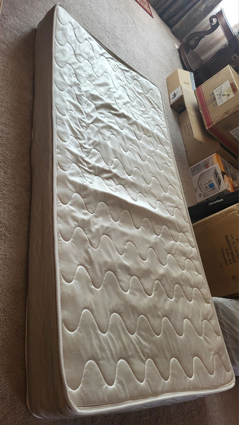 Twin Mattress & Box Spring Set - Clean & Great Condition - photo 3