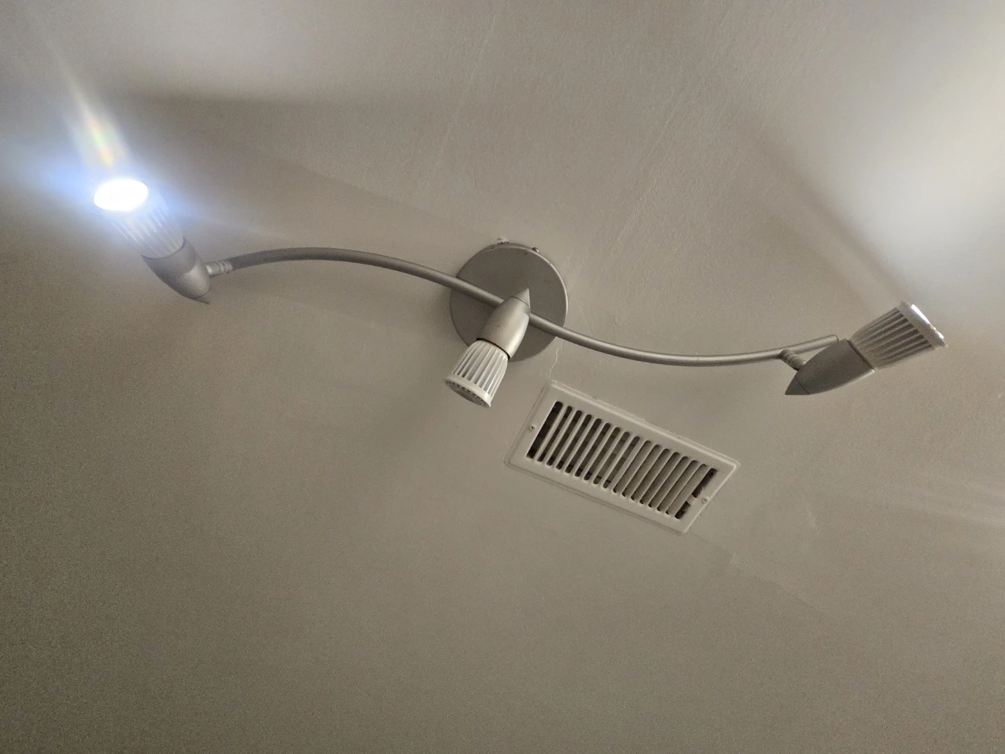 Adjustable 3-Light Track Lighting Fixture