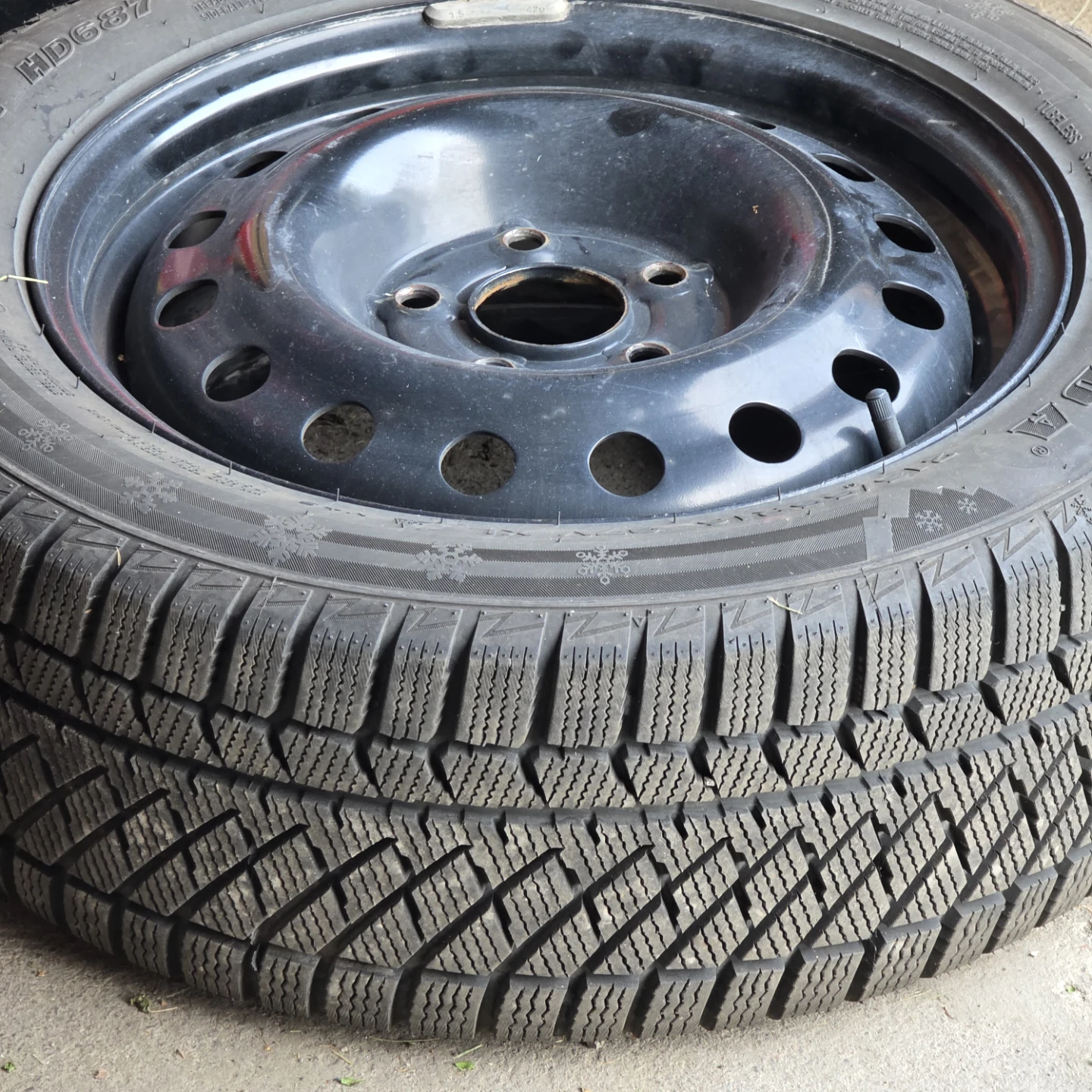 Honda civiv Winter HD687 Tires with Rims (Set of 2)215/55R16.