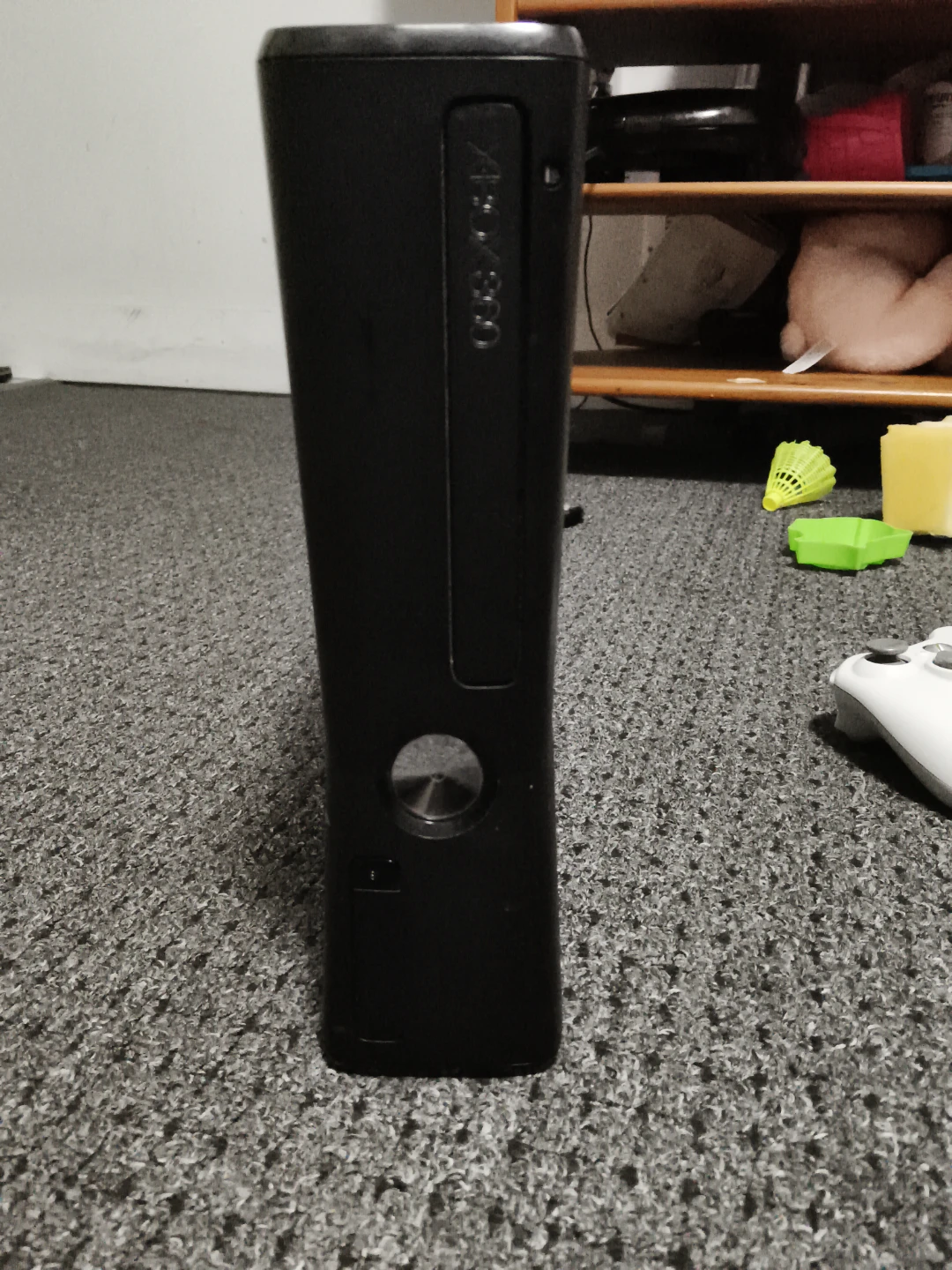 Xbox 360 Console with Controller, Power Supply and hdmi cable