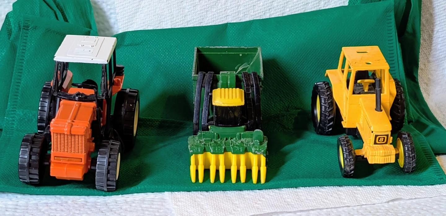 Lot of 2 Toy Tractors and Cotton Picker - photo 2