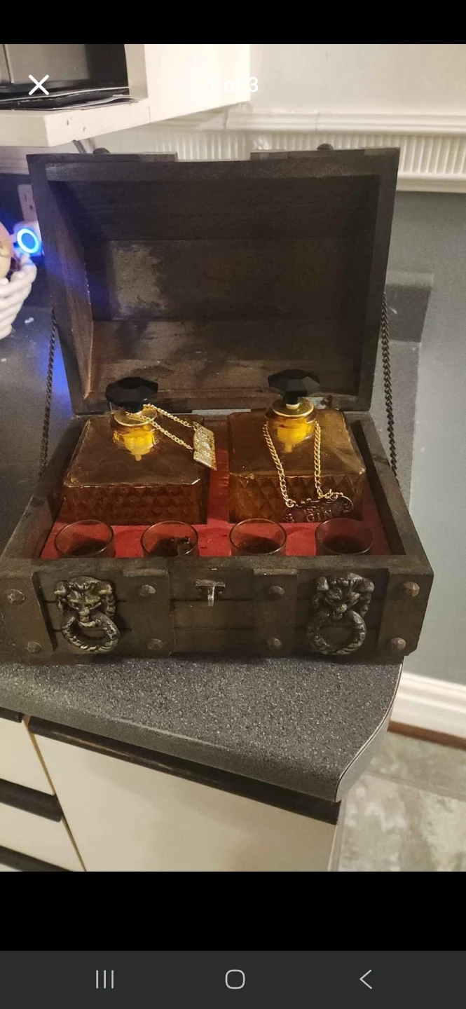 Liqour bottle set in treasure chest