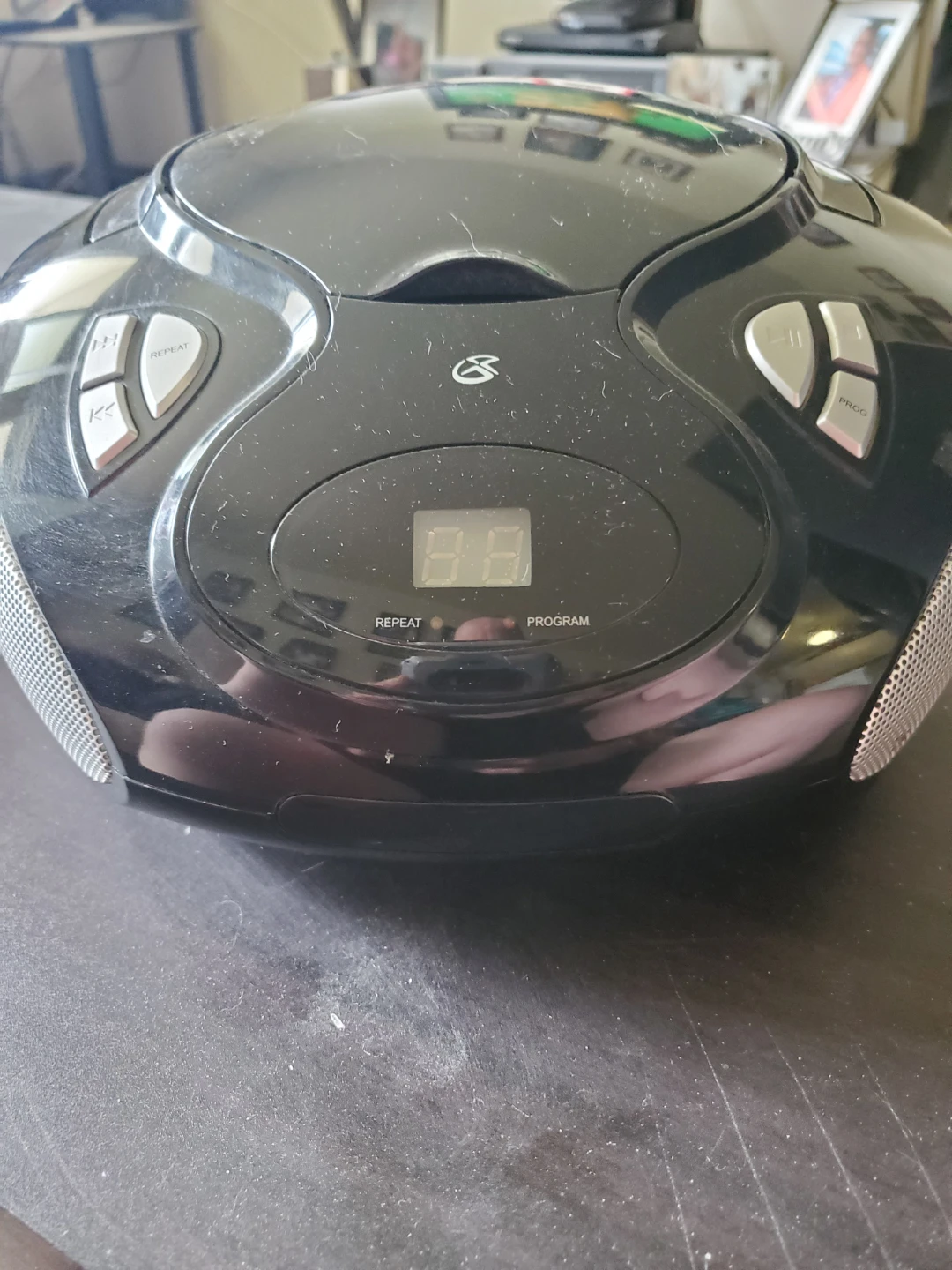 CD PLAYER......AM/FM RADIO.  2 IN BLACK AND BLUE