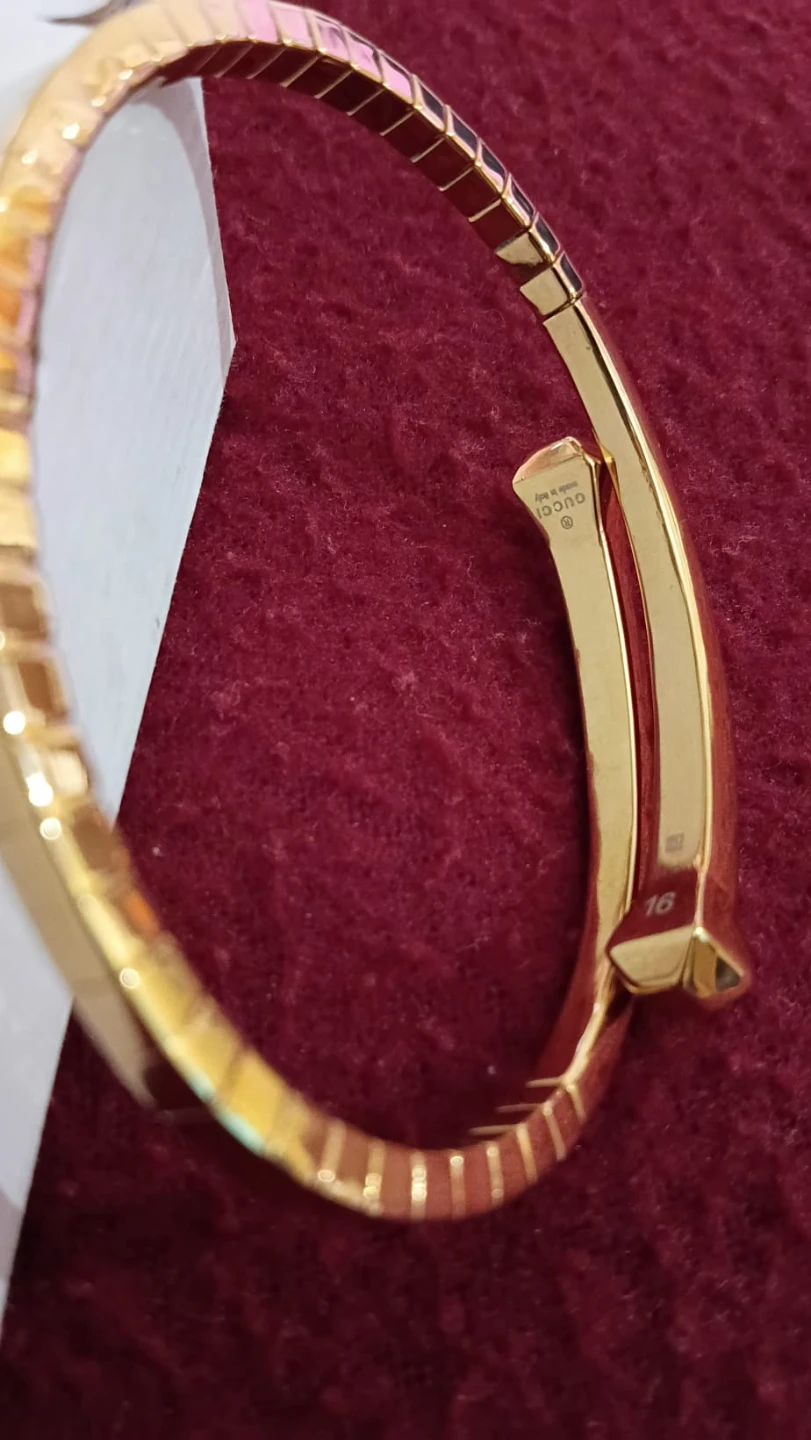 Gucci Gold Tone Flex Bracelet Size 16 - photo 2