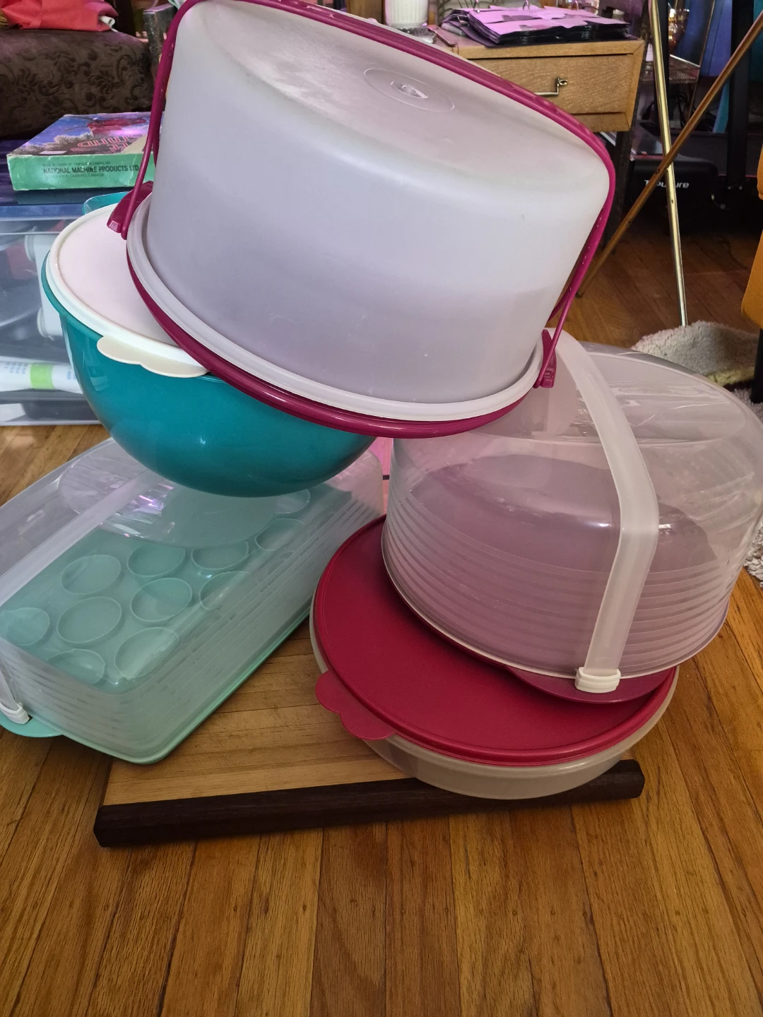 Tupperware Cake Takers & Serving Bowl. Individual pricing.