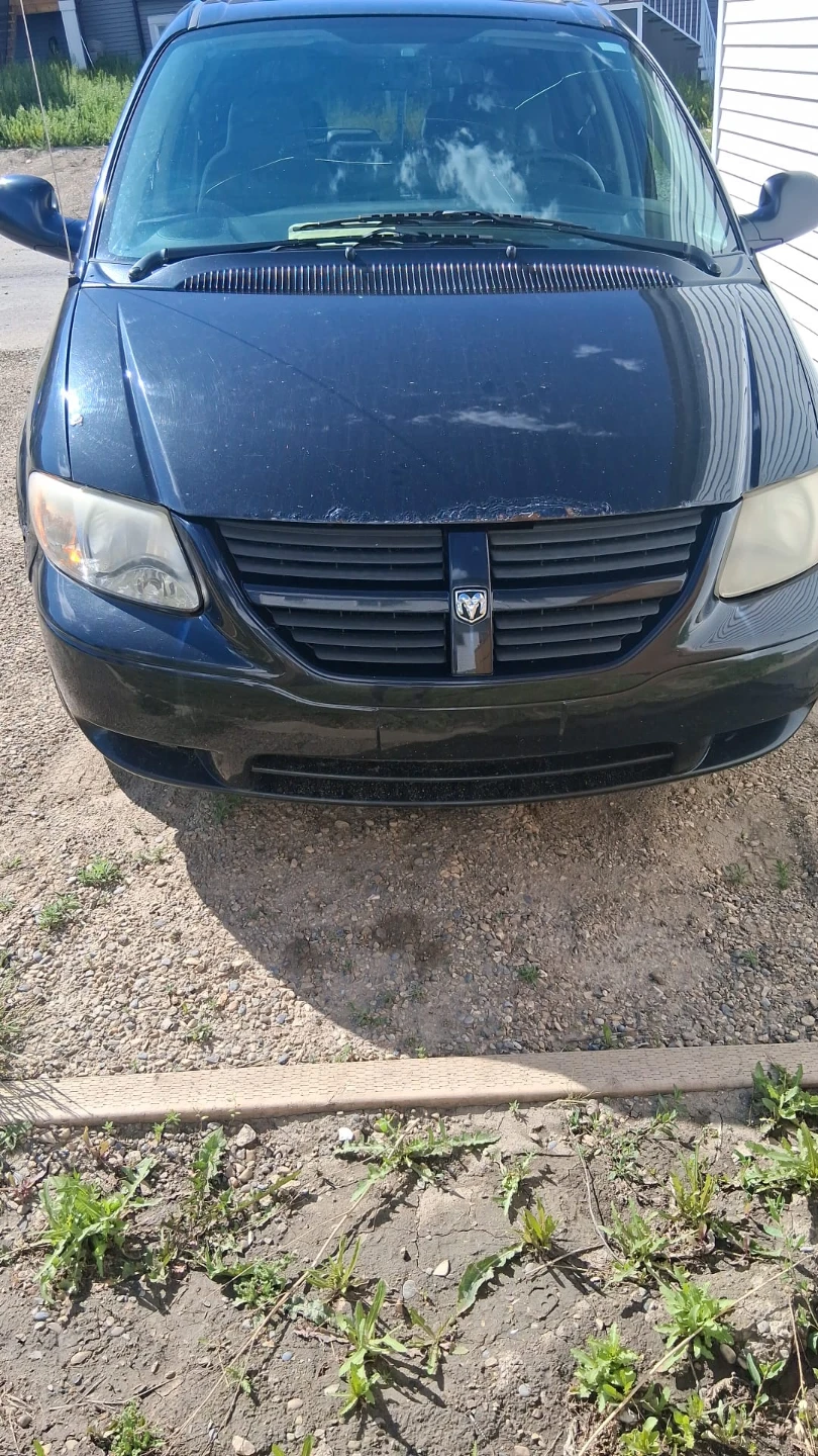 Black Dodge Caravan Minivan