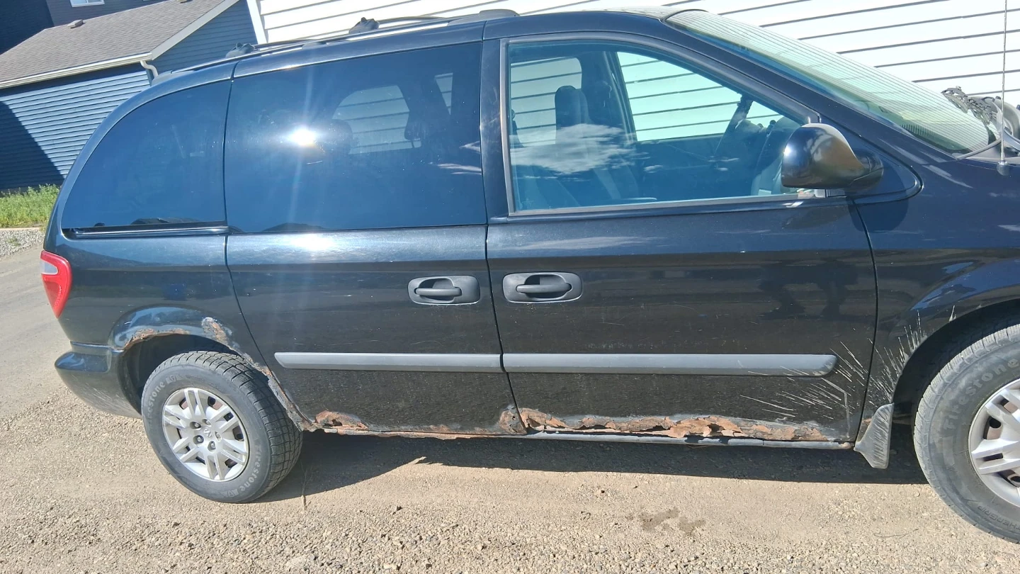 Black Dodge Caravan Minivan - photo 3
