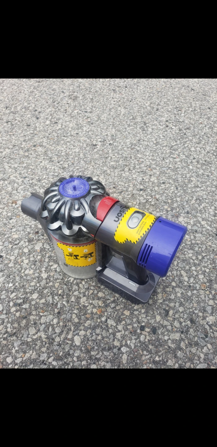 Dyson Vacuum Cleaner v7