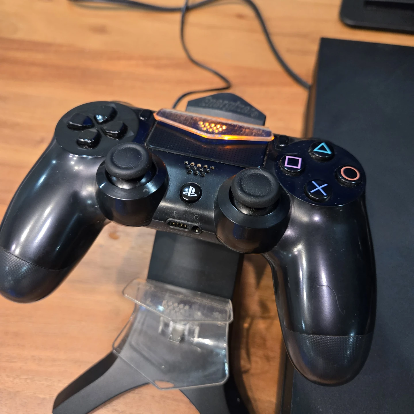 Ps4. Good condition. Dock, 2 controls, cables. Playstation - photo 3