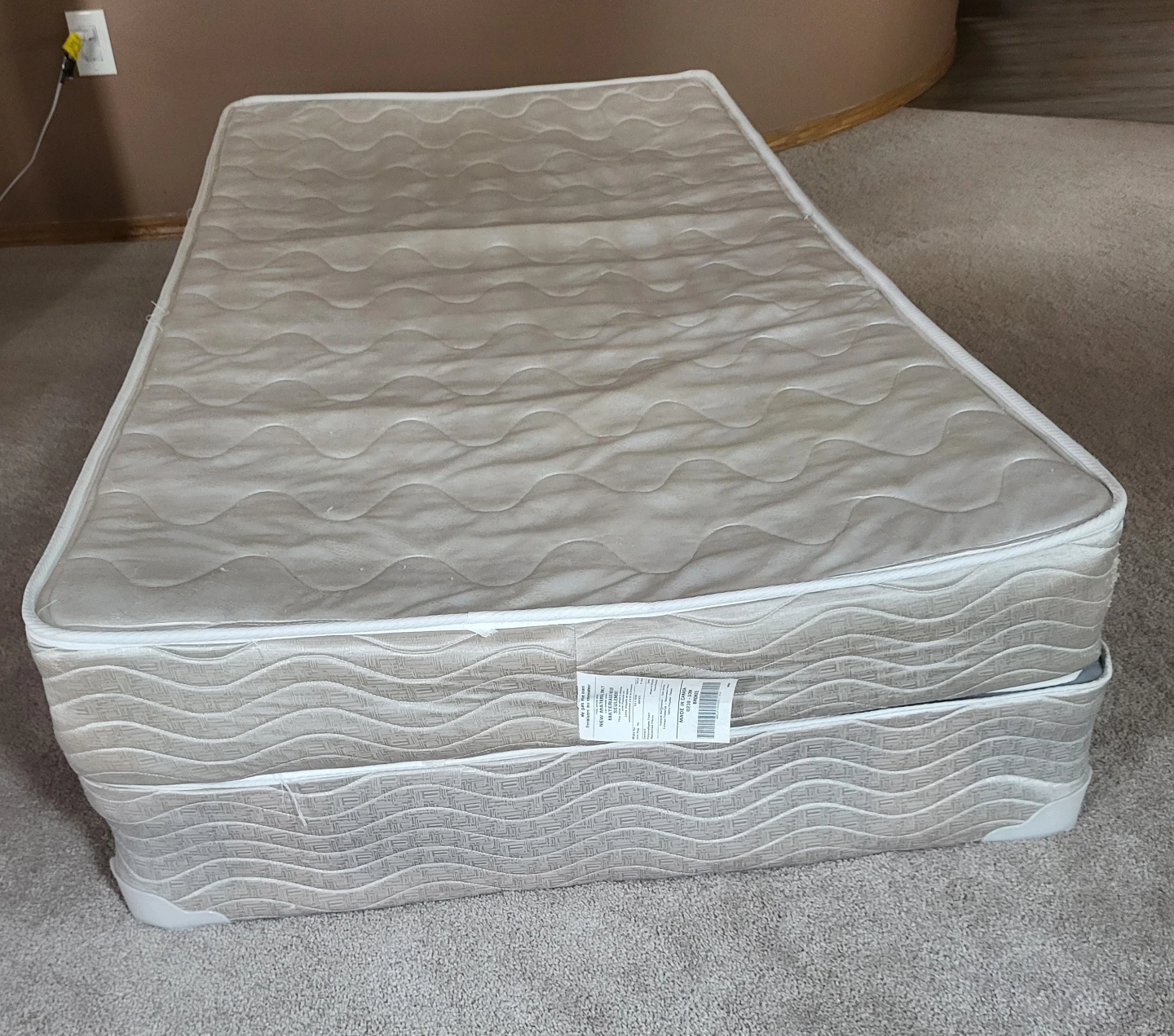Twin Mattress & Box Spring Set - Clean & Great Condition